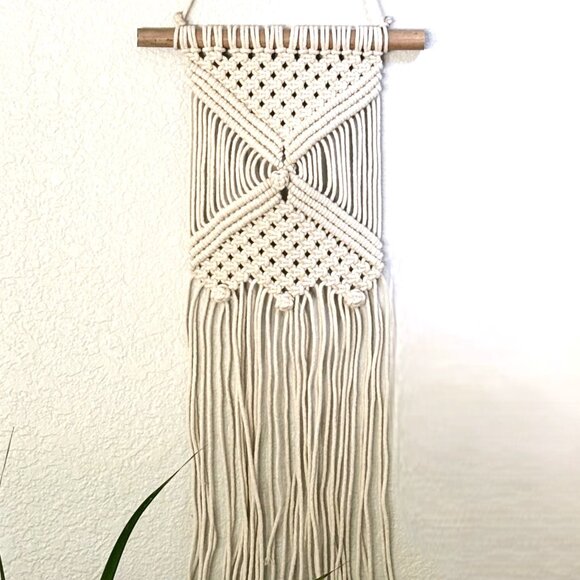 34"L Handcrafted Artisanal Beige Contemporary Macramé Wall Hanging Tapestry New - Picture 1 of 4